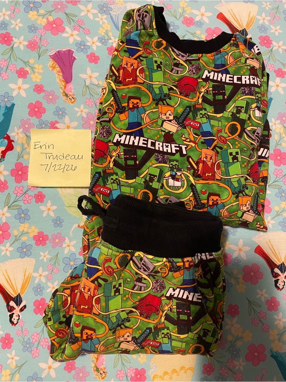 Charlie’s Project Minecraft Creeper Chaos Sweatshirt and Jogger Set